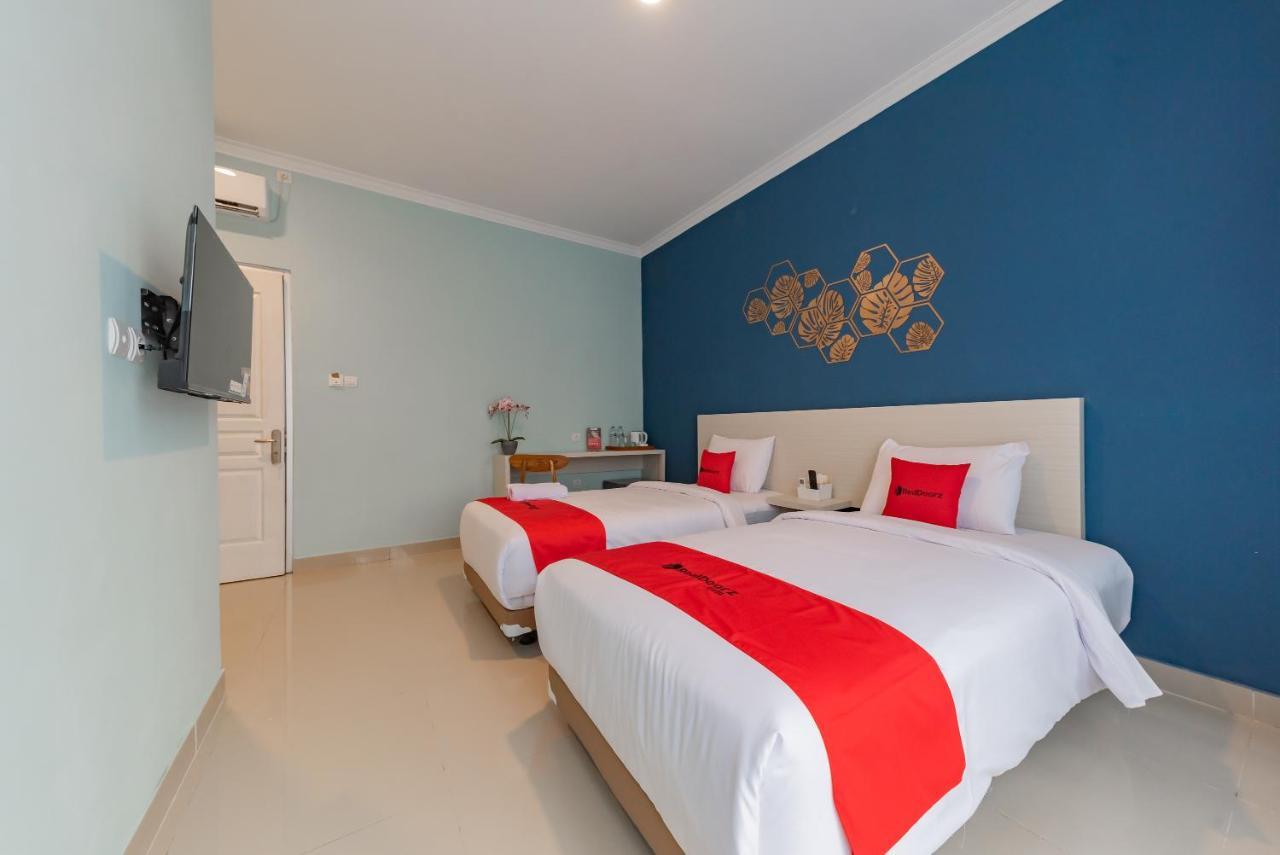 Reddoorz Plus Near Surapati Core Bandung Exteriör bild