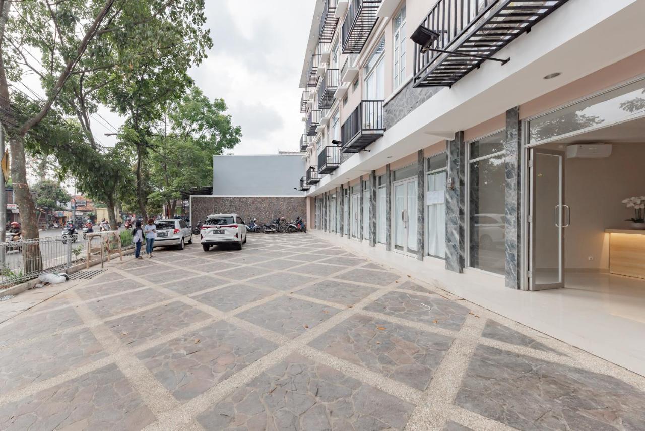 Reddoorz Plus Near Surapati Core Bandung Exteriör bild