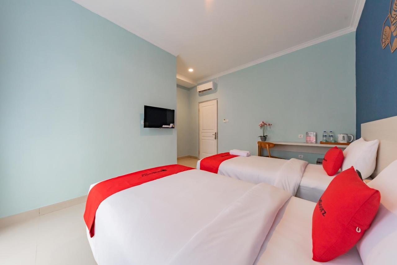 Reddoorz Plus Near Surapati Core Bandung Exteriör bild